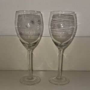 Elegant Snowflake Wine Glass Set